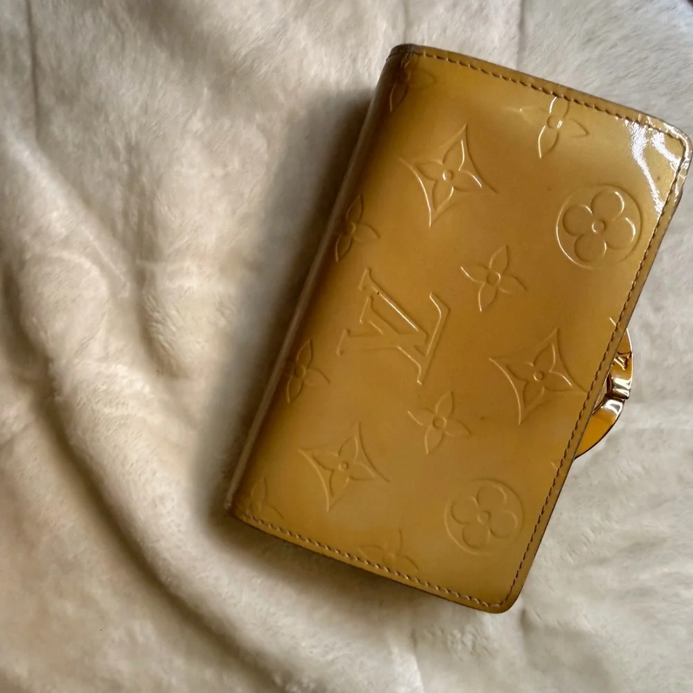 Louis Vuitton Yellow Monogram Vernis Wallet - Picture 3 of 16